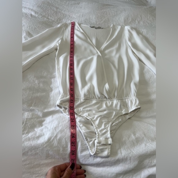 Lovers and Friends Revolve Long Sleeve White Bodysuit Small Surplice Wrap - Picture 4 of 9